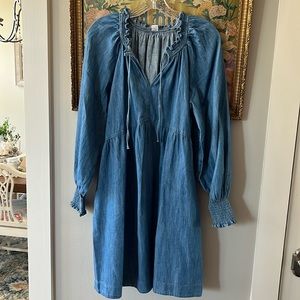 Old Navy Denim Dress. Excellent condition. Size M